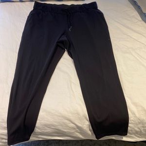 Lululemon high-rise cropped pant-size 10..barely worn!!